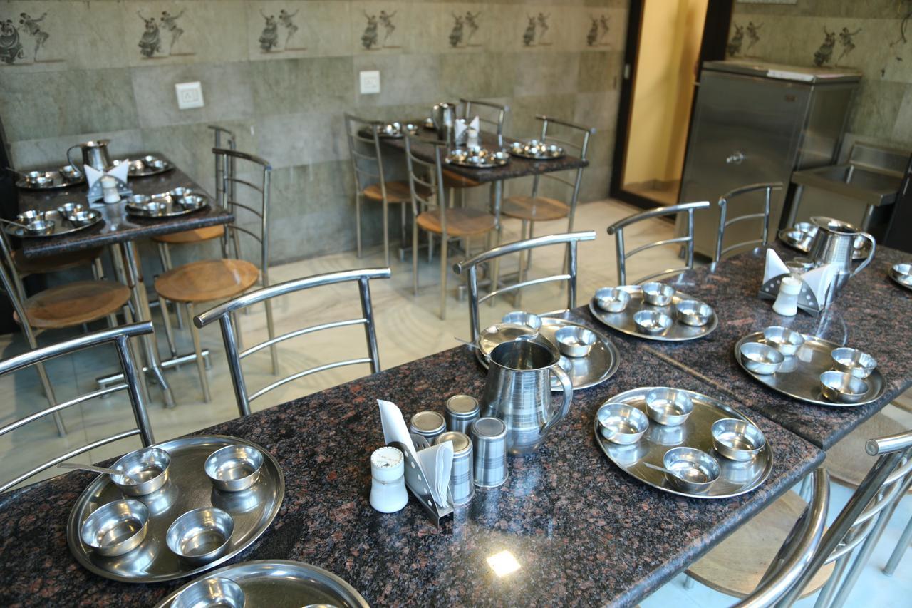 Hotel Heena Plaza Ābu Road Екстериор снимка
